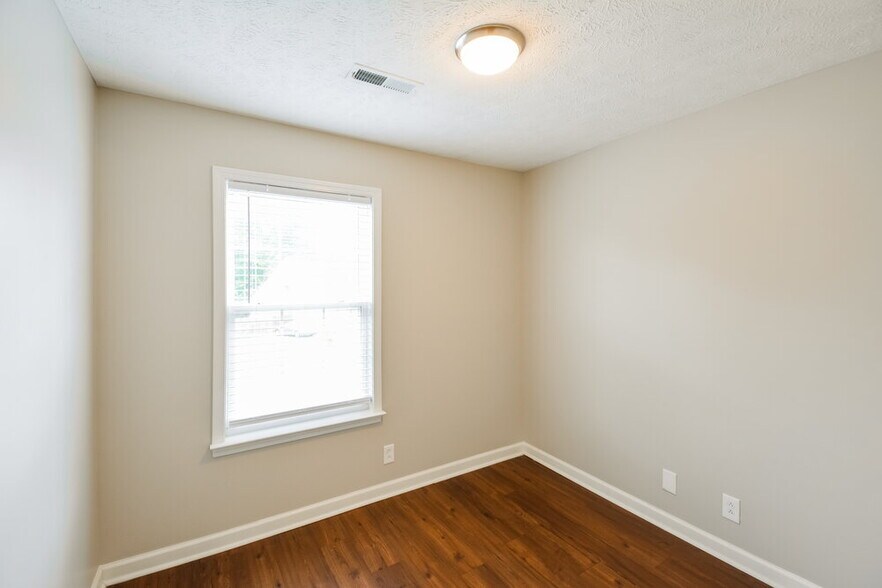 Building Photo - 915 Buckhaven Dr