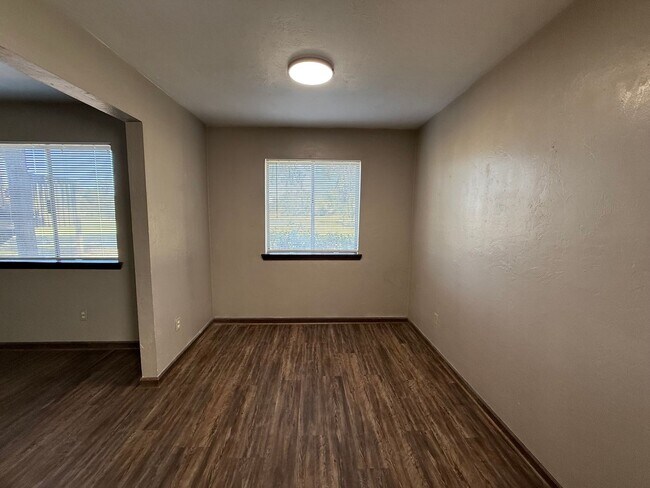 Building Photo - 1411 Lazy Brook