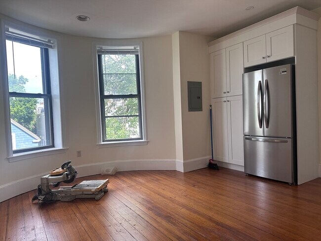 Building Photo - 92 White St