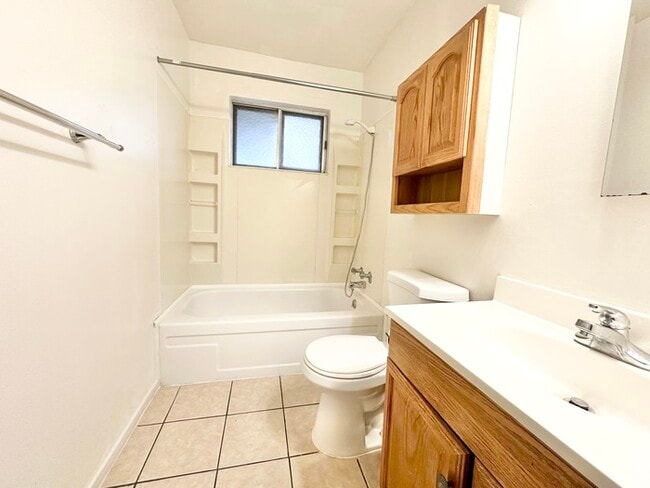 Building Photo - Beautiful 3 bedroom 2 bathroom Sacramento !