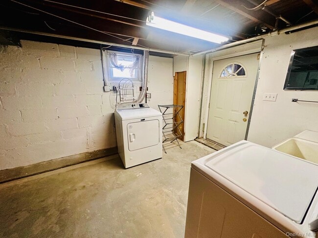 Building Photo - 11 W Glen Ave