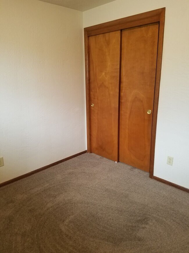 Building Photo - 2415-2425-2425 Wooddale Ave NE