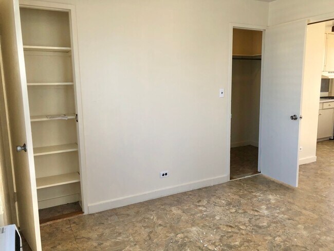 Building Photo - Lusitana Hale- 1 Bdrm, 1 Bath, and 1 Covered Parking with utilities included!
