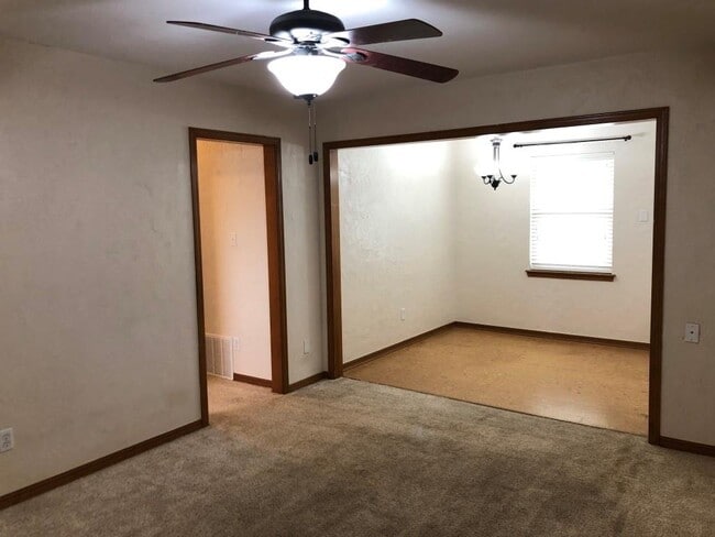 Building Photo - 320 Mimosa Dr