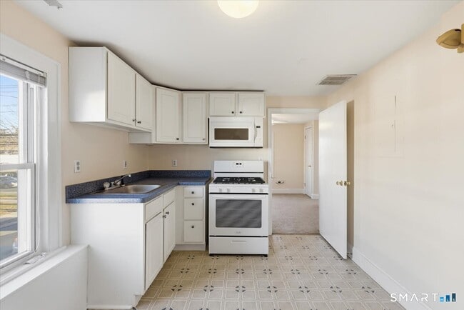 Building Photo - 194 Cherry St