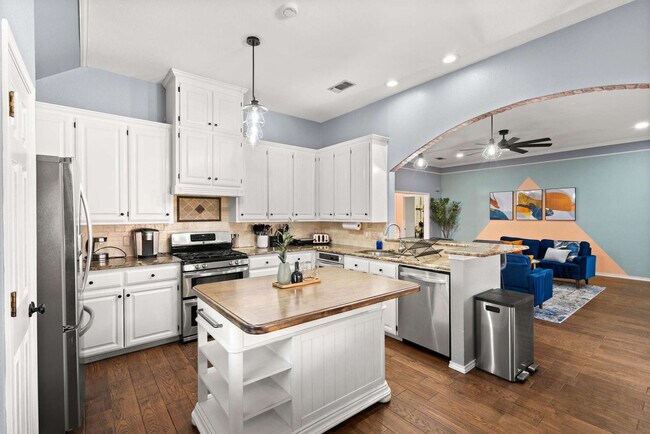 Building Photo - 324 Woodcrest Dr