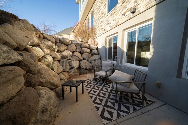 Building Photo - 1867 S Prairie Pond Rd