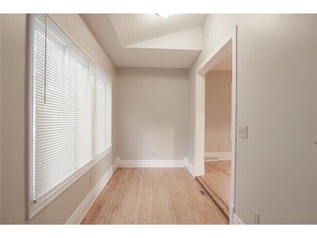 Building Photo - 4007 N Girard Ave