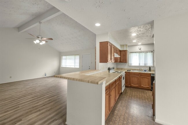 Building Photo - 16323 Summer Dawn Ln