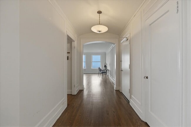 Building Photo - 4940 S East End Ave