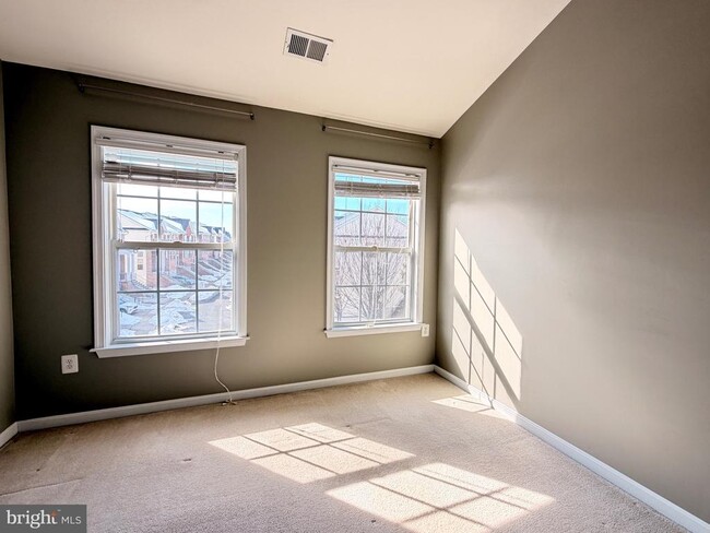 Building Photo - 43086 Shadow Terrace