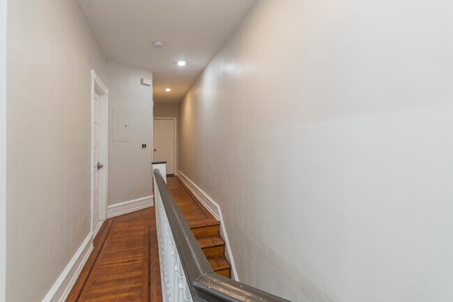 Building Photo - 917 W Duncannon Ave