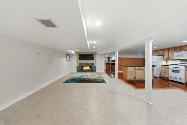 Building Photo - 4656 N Narragansett Ave