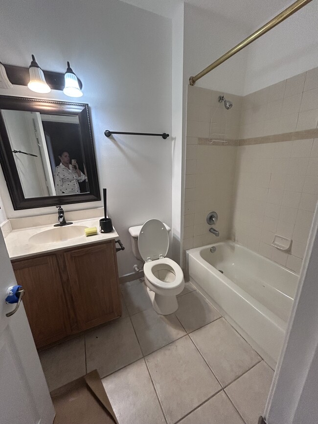Building Photo - 2866 S Oasis Dr