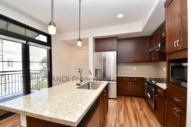 Building Photo - Spectacular 2 Bedroom townhouse apartment.