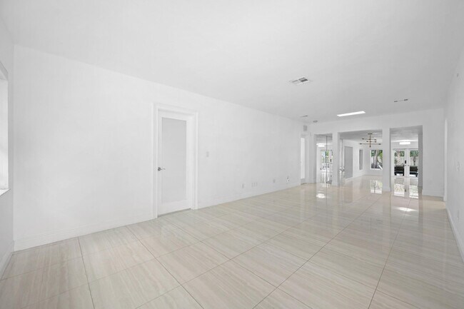 Building Photo - 1311 Monroe St