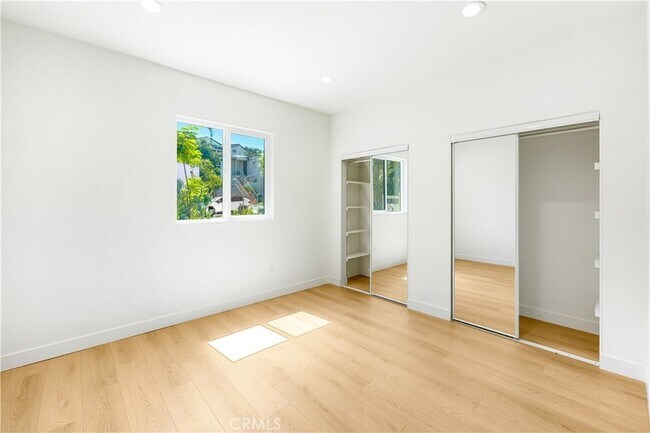 Building Photo - 4038 Somers Ave