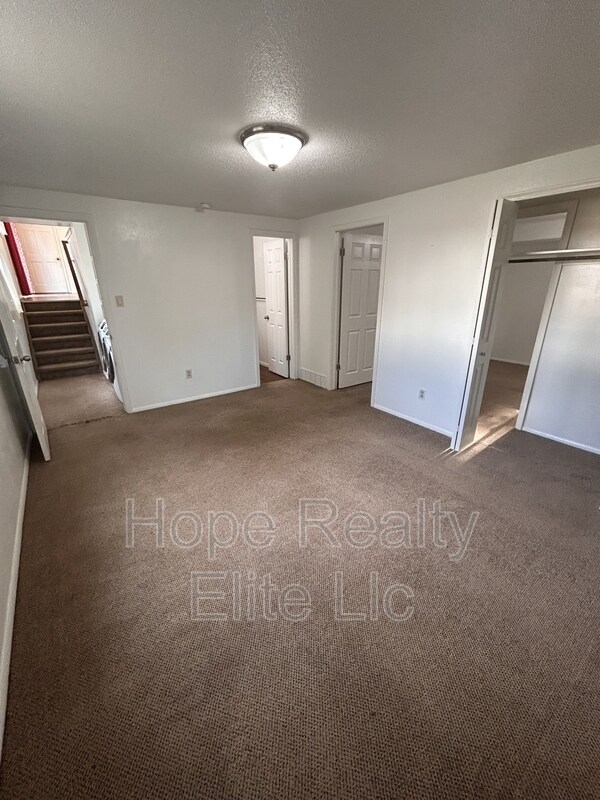 Building Photo - 1106 Querida Dr