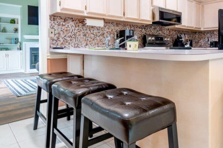 Building Photo - 6498 Yellow Stone Dr