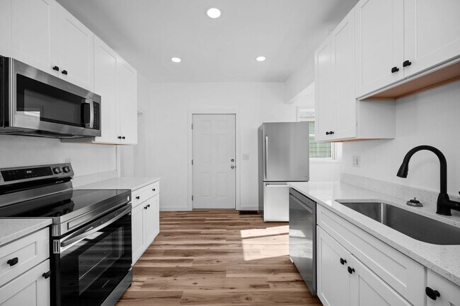 Building Photo - Northeast Spokane Home - Completely Remode...