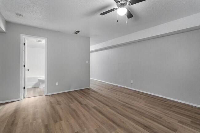 Building Photo - 865 S Douglas Ave