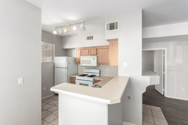 Building Photo - Luxury Living at The Falls - Ground floor ...