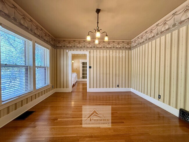 Building Photo - 429 E San Rafael St