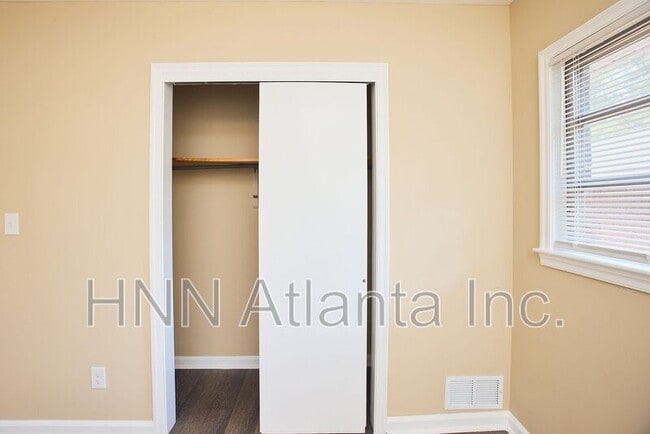 Building Photo - 826 Jefferson Ave