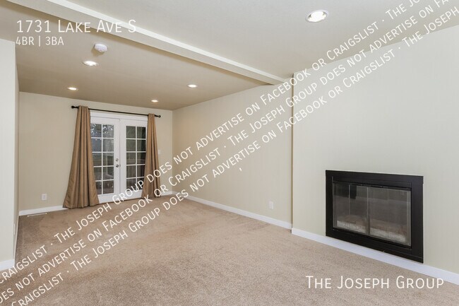 Building Photo - 1731 Lake Ave S