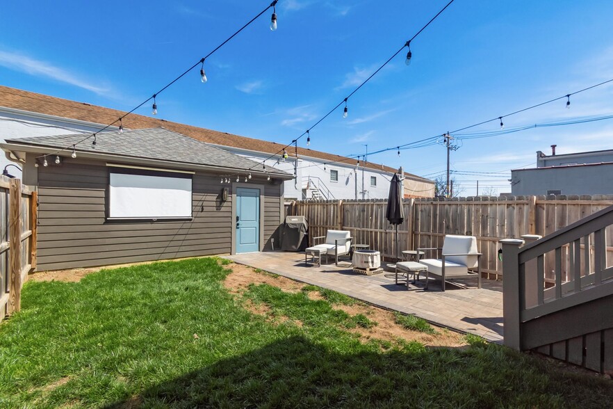 Building Photo - 1196 Hamlet St