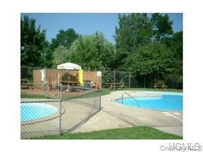 Building Photo - 68 Sneden Pl