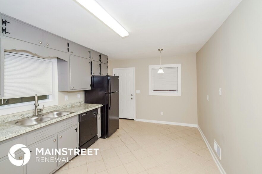 Building Photo - 428 18th Ct NW