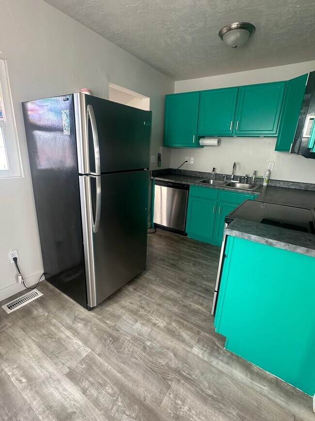 Building Photo - GORGEOUS West Valley Home!!!