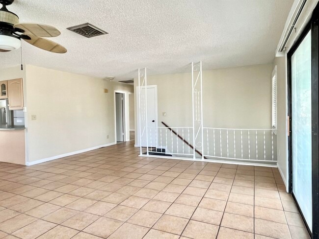 Building Photo - 13 E St