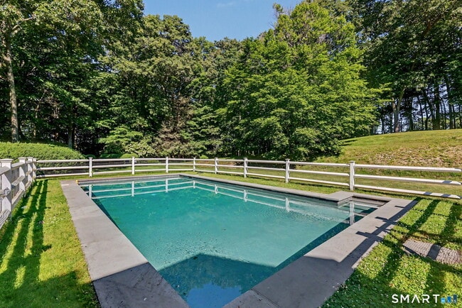 Building Photo - 51 Squires Ln
