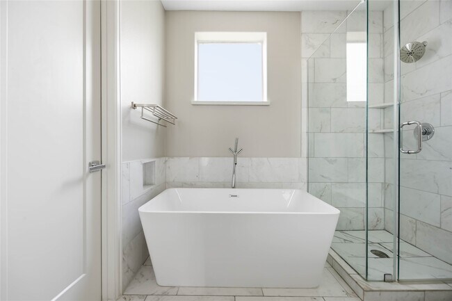 Building Photo - 708 Schwartz St