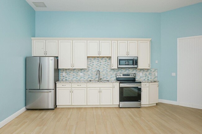 Building Photo - 341 SW Kestor Dr