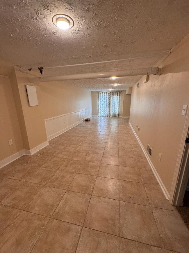 Building Photo - 2002 E Drew Valley Rd NE