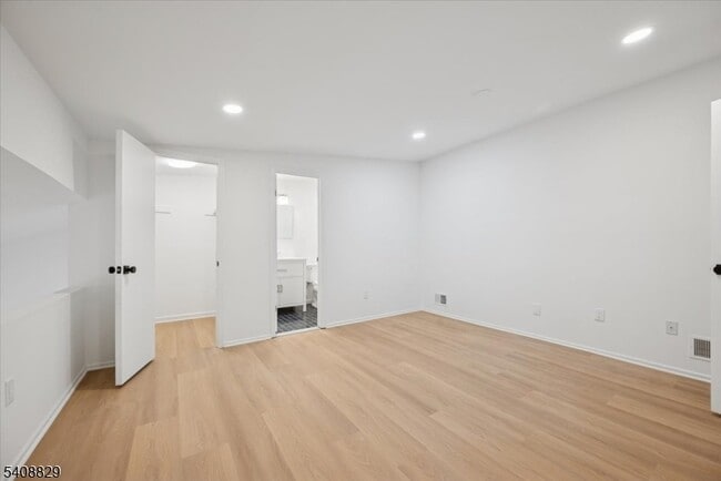 Building Photo - 103 Park Ave