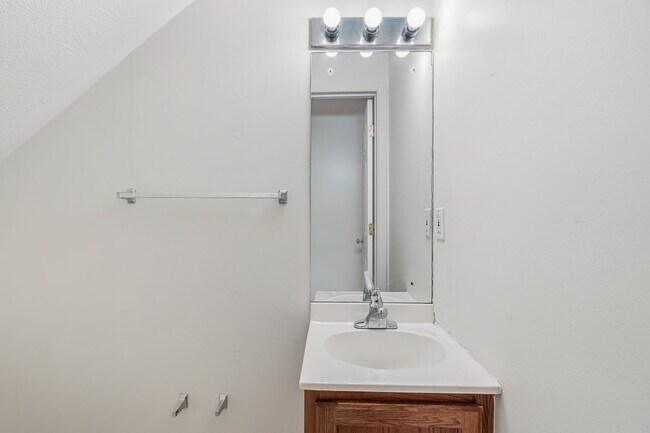 Building Photo - 5205 Cub Cir