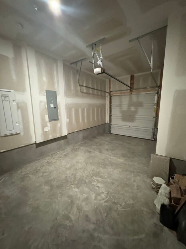 Building Photo - Stylish West Nashville 3 bed 2.5 bath - Pet Friendly
