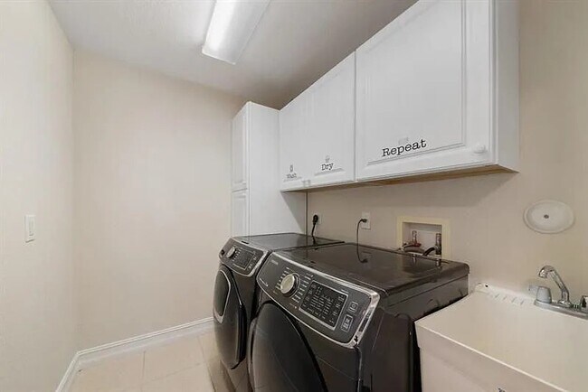 Building Photo - 8477 Breezy Hill Dr