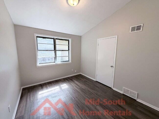Building Photo - 2298 Dells Ave
