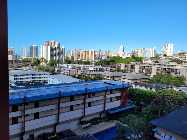 Building Photo - Quiet Makiki unit 1bd, 1bath, 1pkg covered...