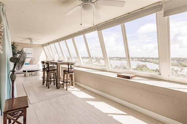 Building Photo - 1255 E Peppertree Dr