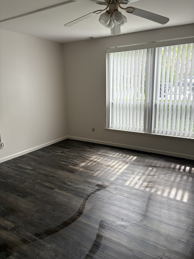 Building Photo - 13E Fairway Rd