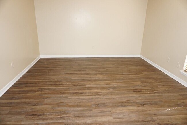 Building Photo - 3/2.5 Townhome on Westside