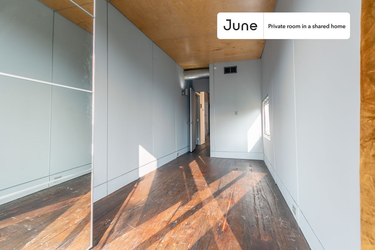 Building Photo - Room in Shared 6 bed/6 bath home