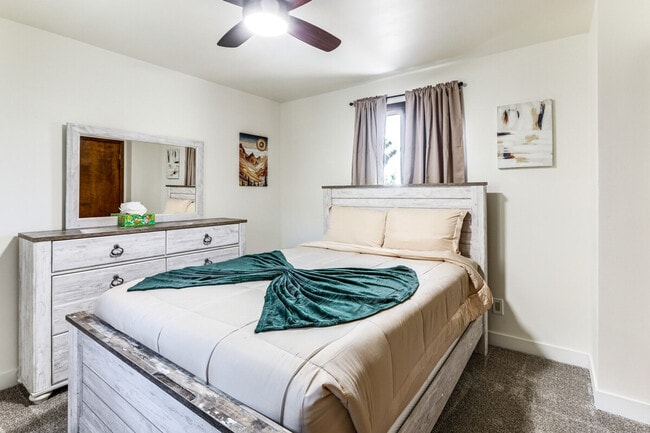 Building Photo - 10 Robbers Roost