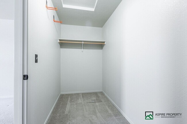 Building Photo - 4 Bed 2 Bath home for rent